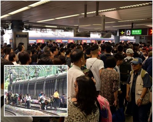 事件中，逾百名乘客被困翳焗車廂近句鐘，始獲安排行路軌離開。小圖