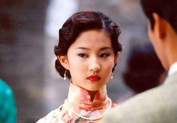 劉亦菲年僅15歲時，被選中演出「白秀珠」一角。