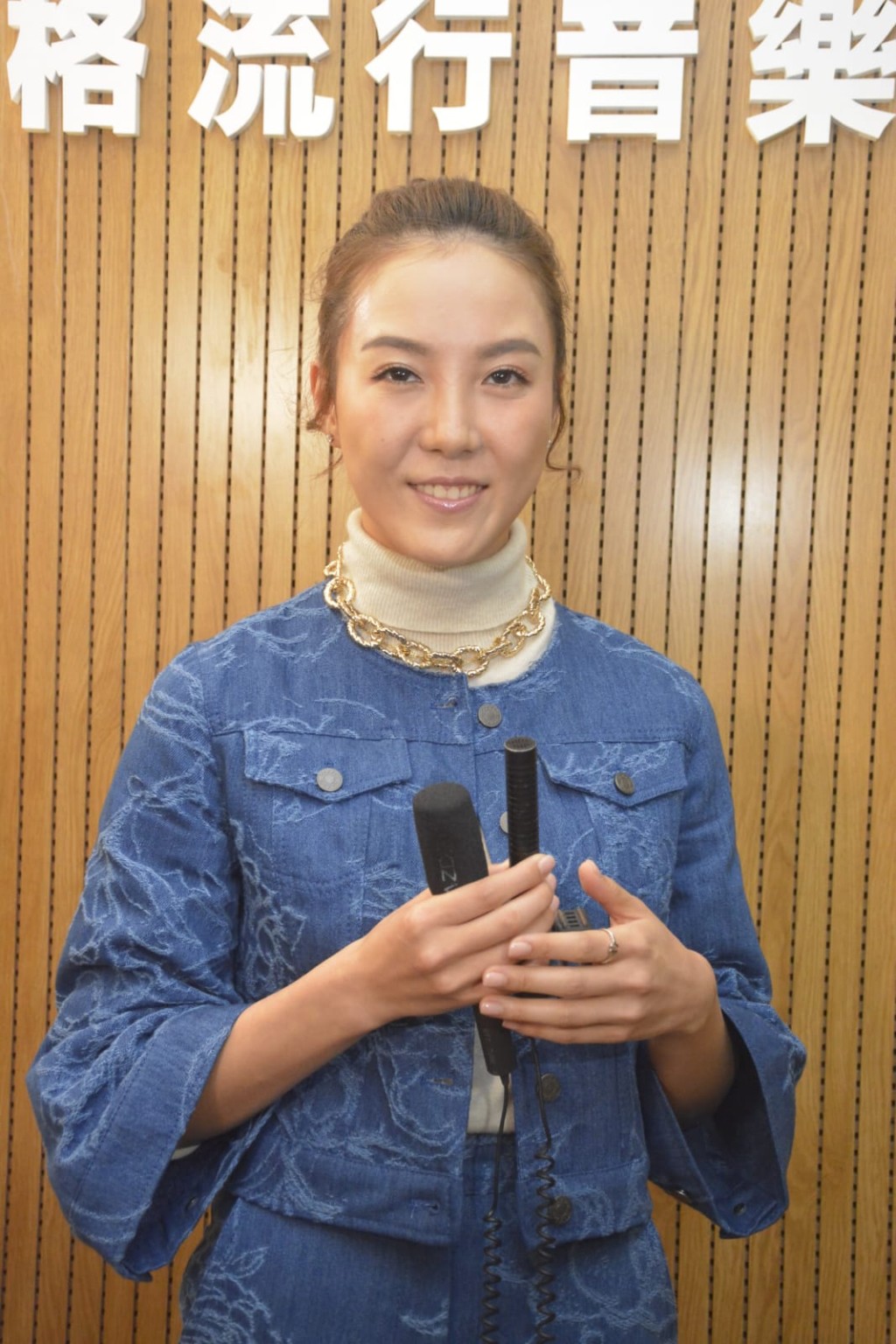 Alina下月拍電影演女團成員。