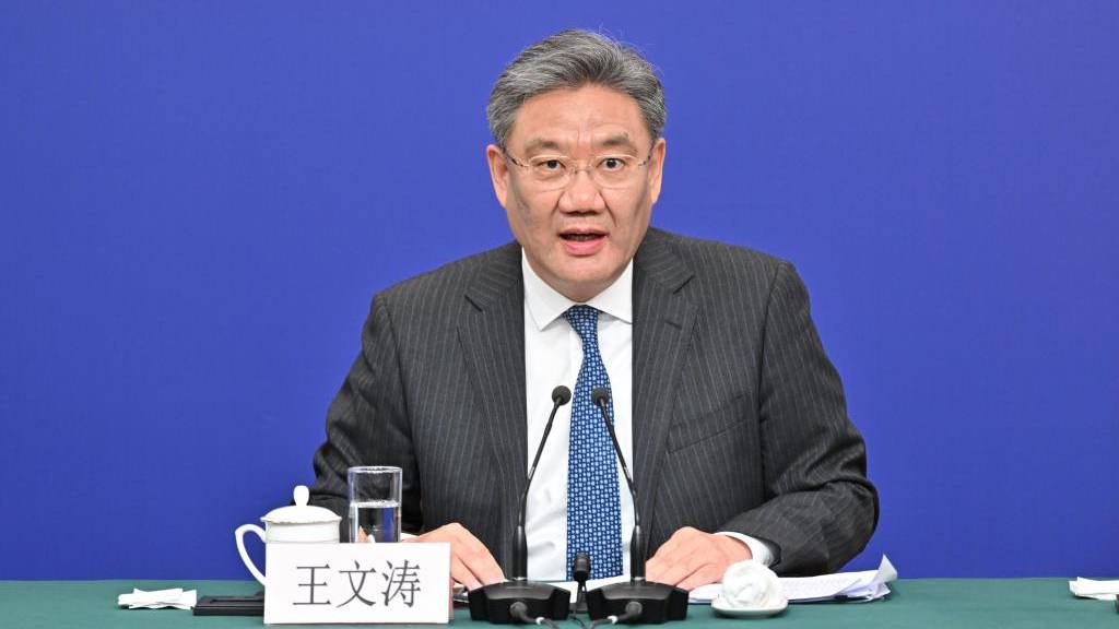 王文濤與歐專員討論安世半導體問題。 新華社