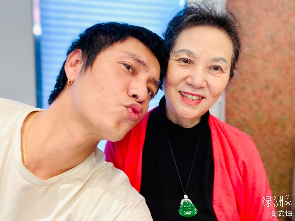陳坤對母親非常孝順。