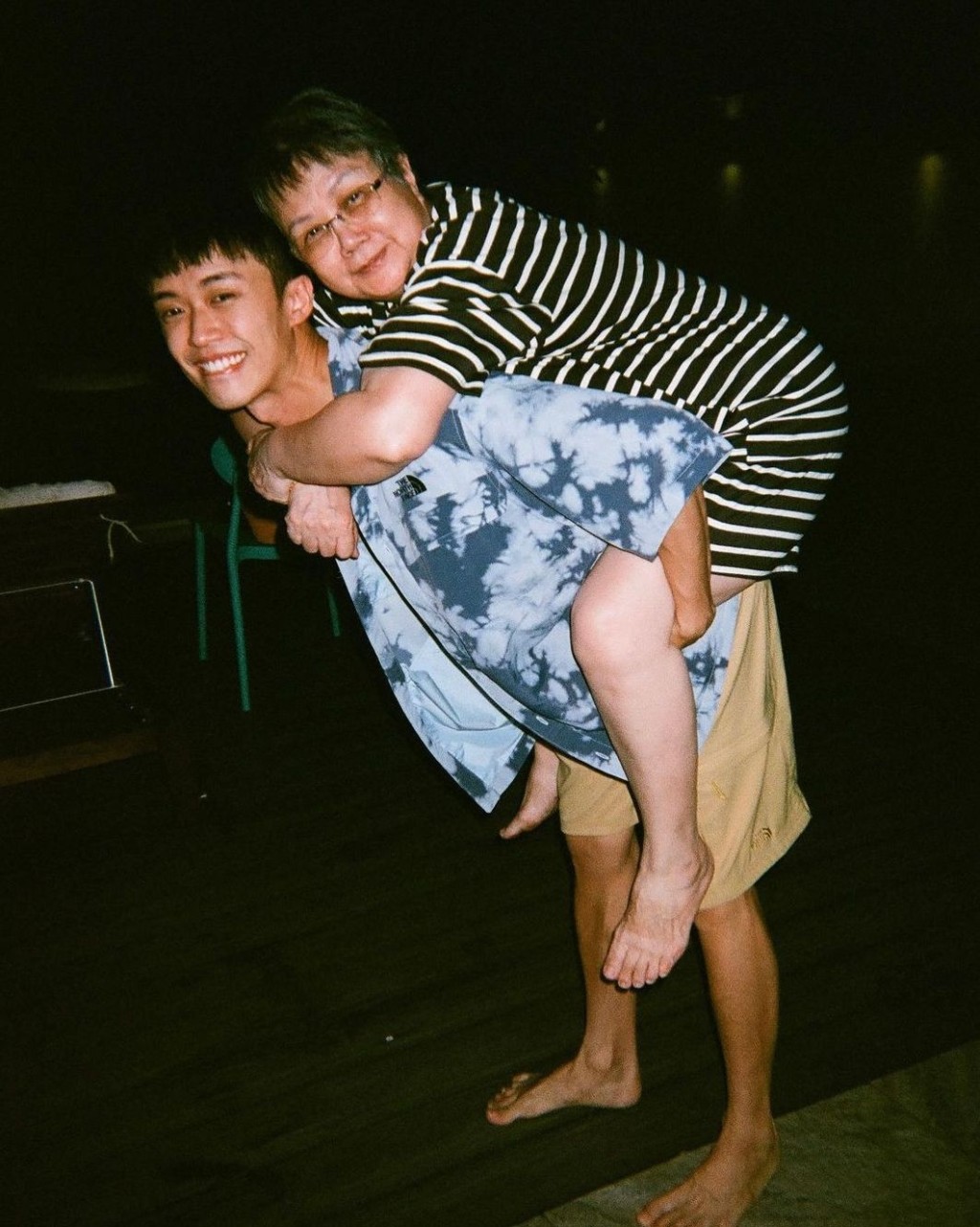 Zeno小時候和嫲嫲相依為命。