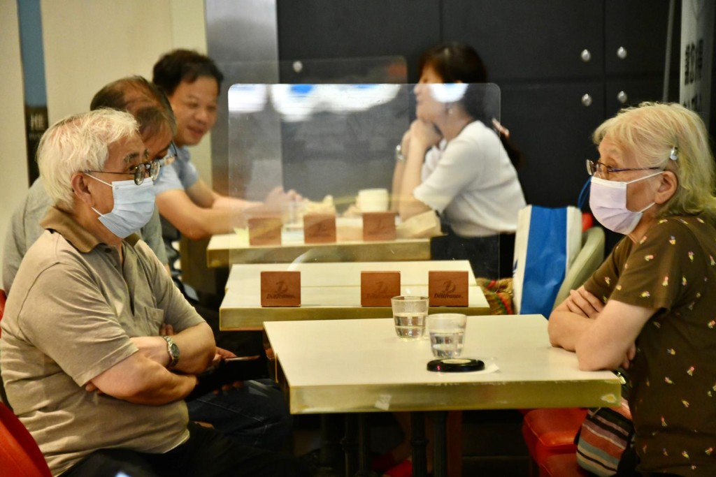食肆防疫規定延長。