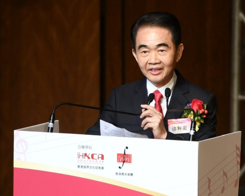 香港各界文化促进会主席涂辉龙宣布捐出200万元，奖励于奥运得奖的香港运动员。