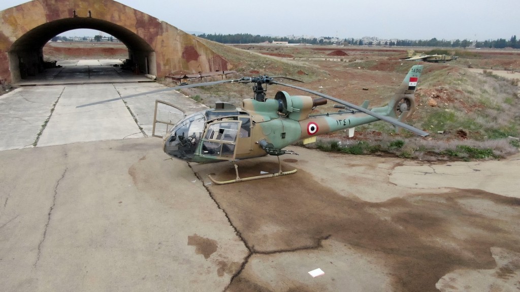 日前，叙利亚叛军控制哈马空军基地。（路透社）