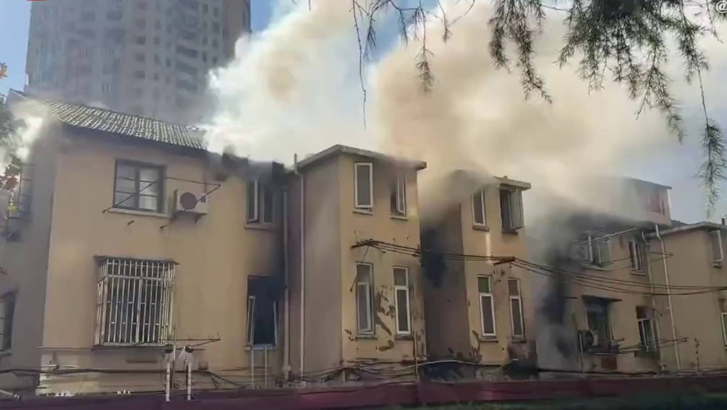 上海黃浦一小區突發火災。