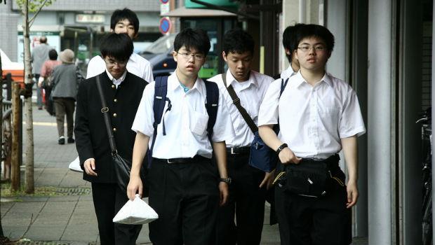 有质疑台湾当局要送青年学生上战场。
