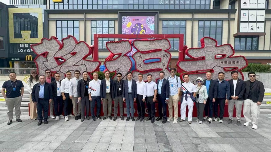 旅遊界立法會議員江旻憓與其他議員一同參觀隆福寺。江旻憓fb