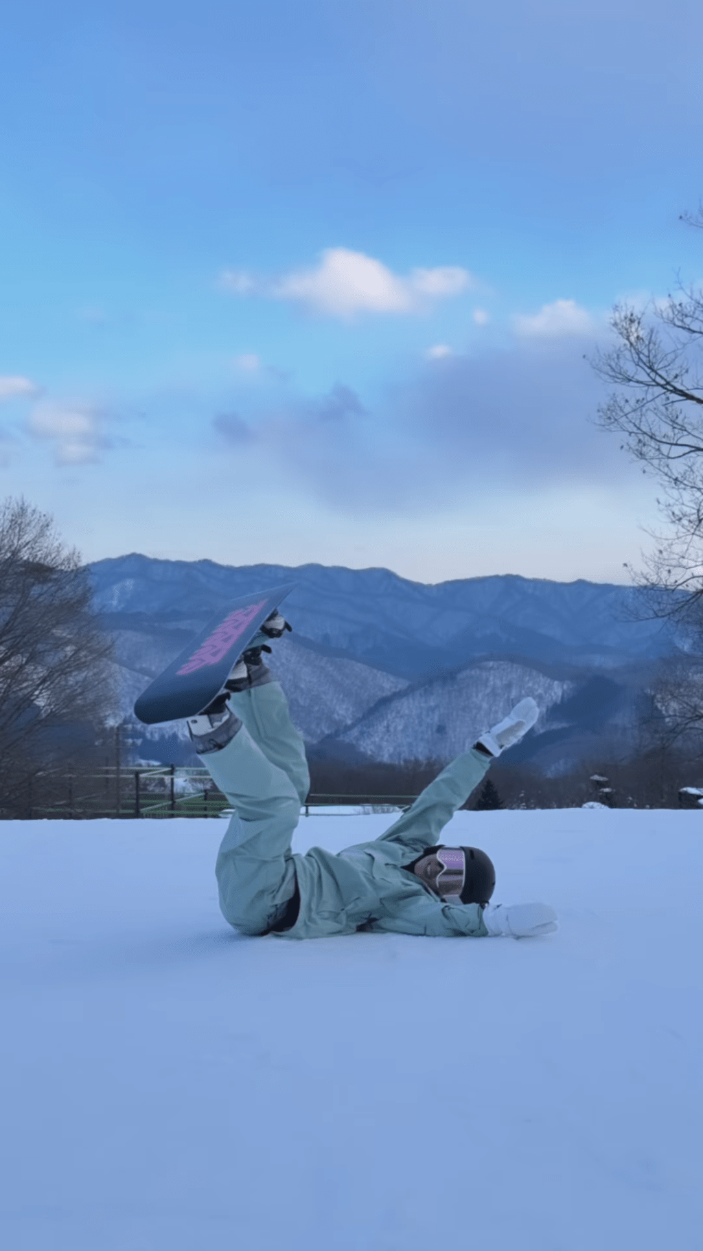 豈料滑雪最後一日，梁諾妍好興奮，然後仆咗一鑊最甘嘅！