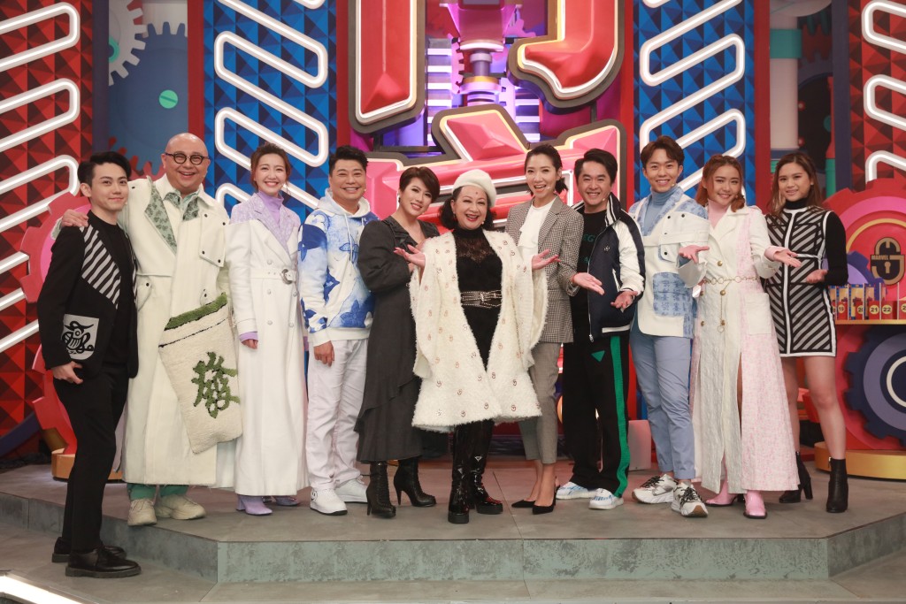 2021年由薛家燕担任「话事人」的TVB综艺游戏节目《麻雀斗室三决一》最近玩集体回忆，邀请经典剧《皆大欢喜》的今集系《皆大欢喜》Re-U，大家 轮流抛金句。