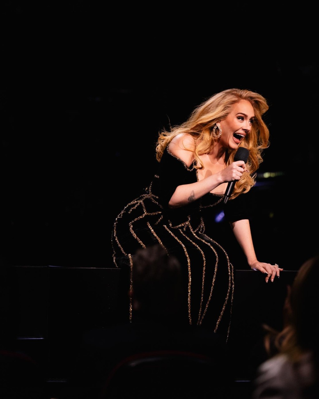 Adele是全球最畅销的歌手之一。