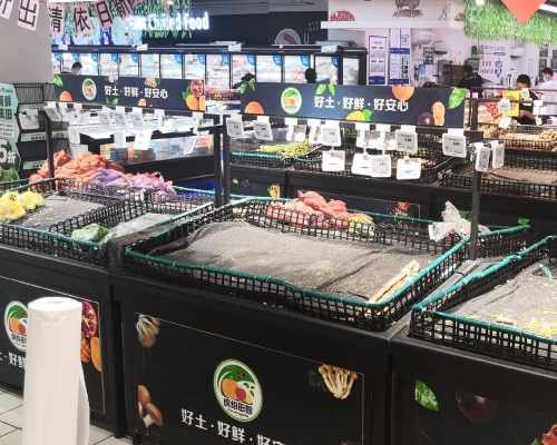北京超市的蔬菜、鮮肉被搶購。網上圖片