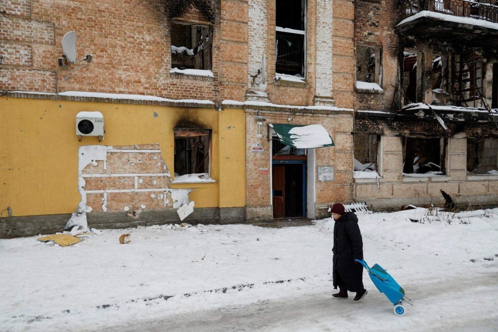 乌克兰首都基辅近郊城市霍斯托梅尔班克西的涂鸦作品被切下险被盗走。路透
