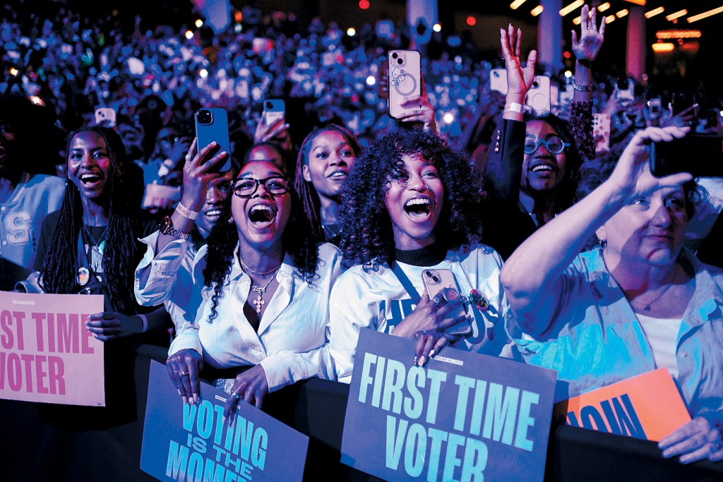 奥巴马夫人米歇尔10月底在乔治亚州为贺锦丽拉票，女性支持者反应热烈。