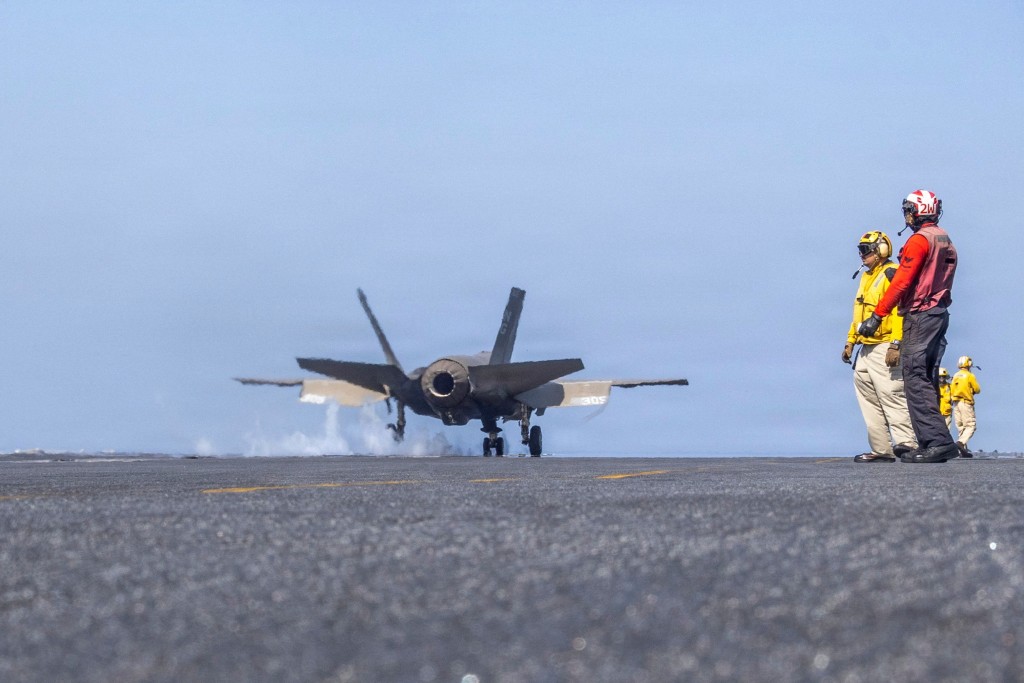 特朗普稱，美軍已「摧毀並擊沉」9艘伊朗海軍艦艇。路透社