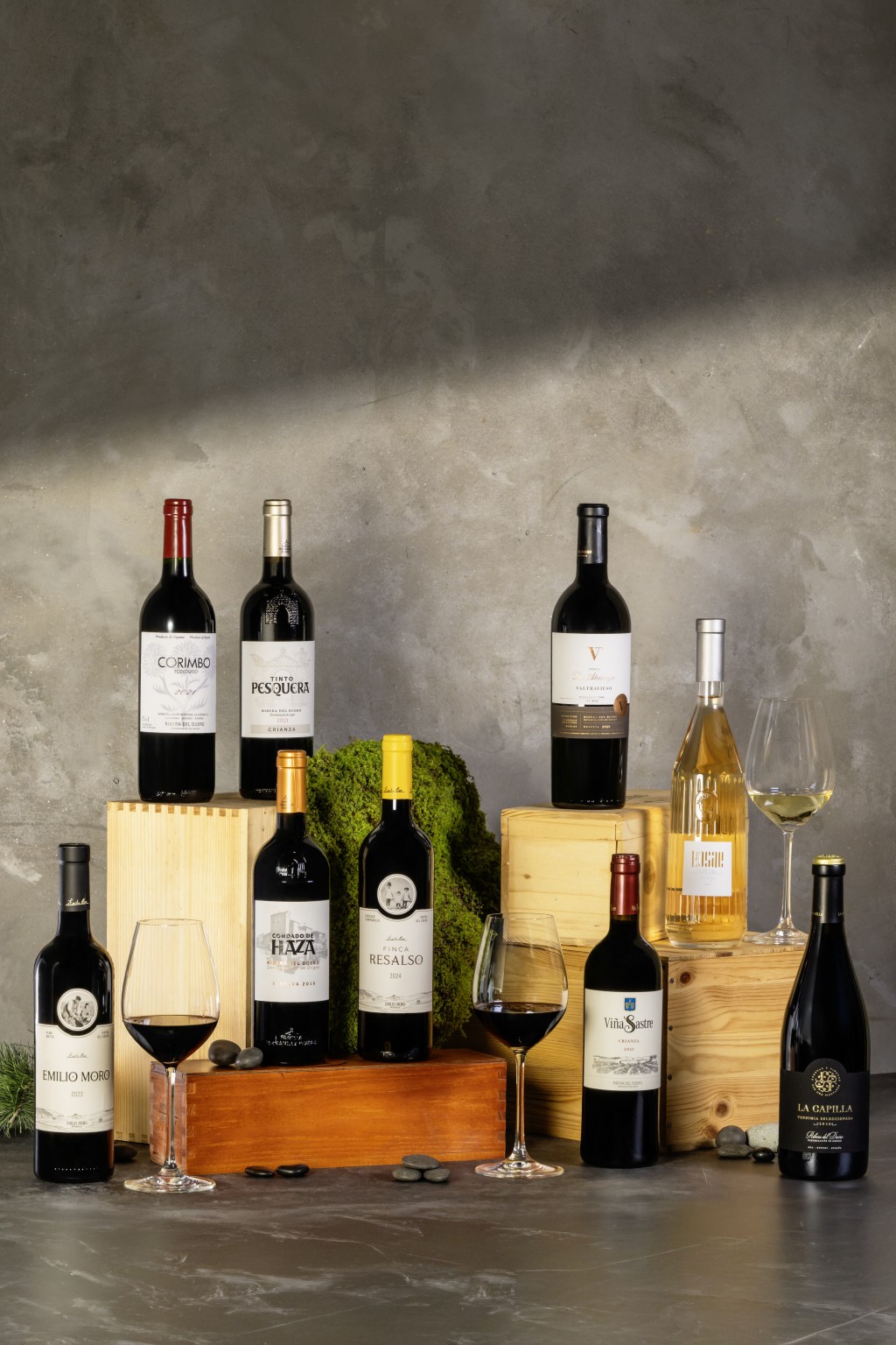 斗羅河岸（Ribera del Duero）的自然風土與釀酒師的匠心工藝相結合，無論是結構宏厚的紅酒、優雅清新的粉紅酒，還是果香明亮的白酒，每一款作品都展現出產區對於風土、平衡與品質的極致追求。