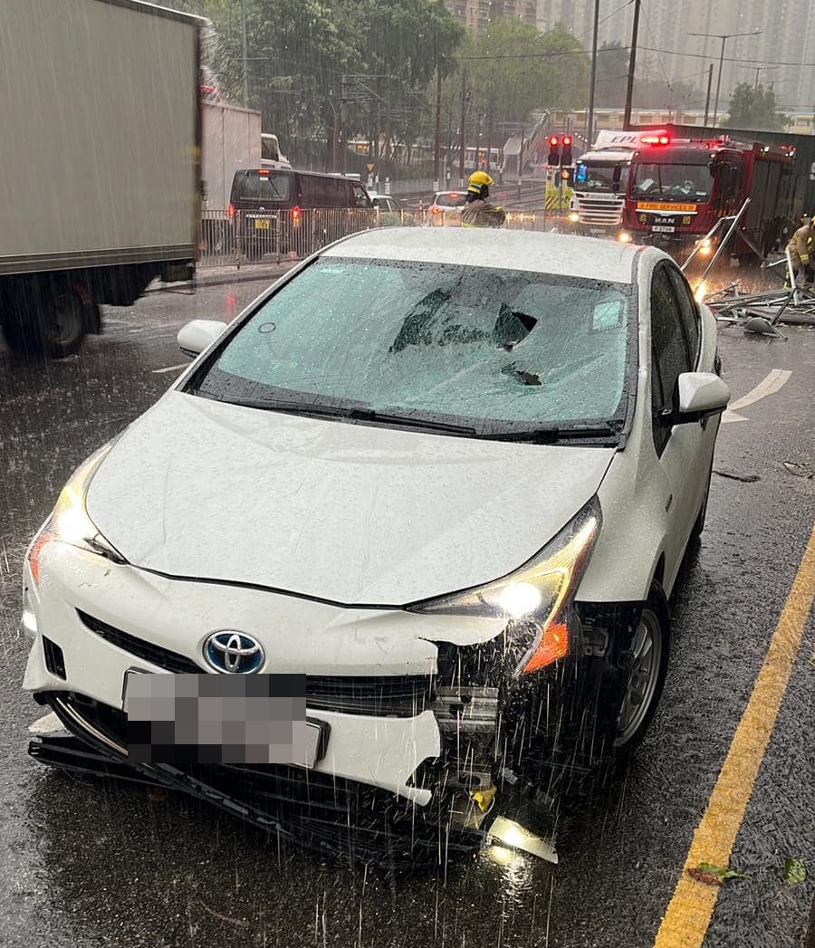 私家車車頭損毀。fb馬路的事討論區Bosco Chu圖片