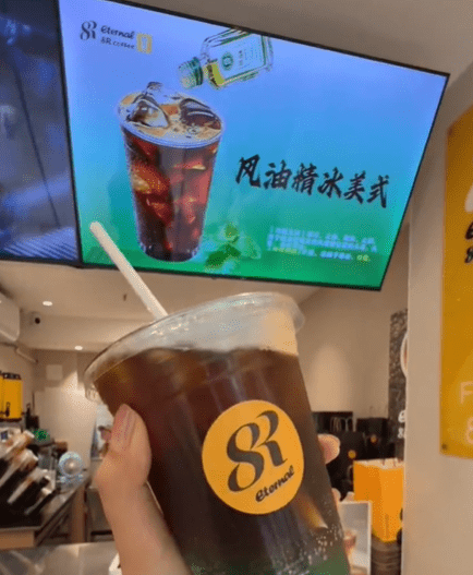 「驅風油氣泡美式咖啡」突爆紅。