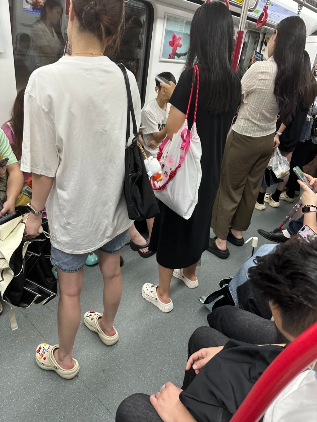 凉鞋／人字拖是广东省鞋。小红书