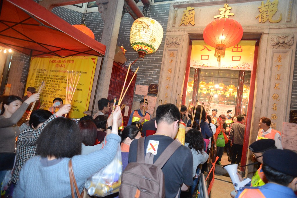 观音借库着重有借有还。资料图片