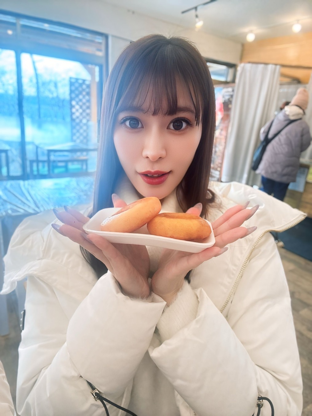 “新芹菜”不时在社交平台发布生活照。 @serina_2024 / X “新芹菜”不时在社交平台发布生活照。 @serina_2024 / X