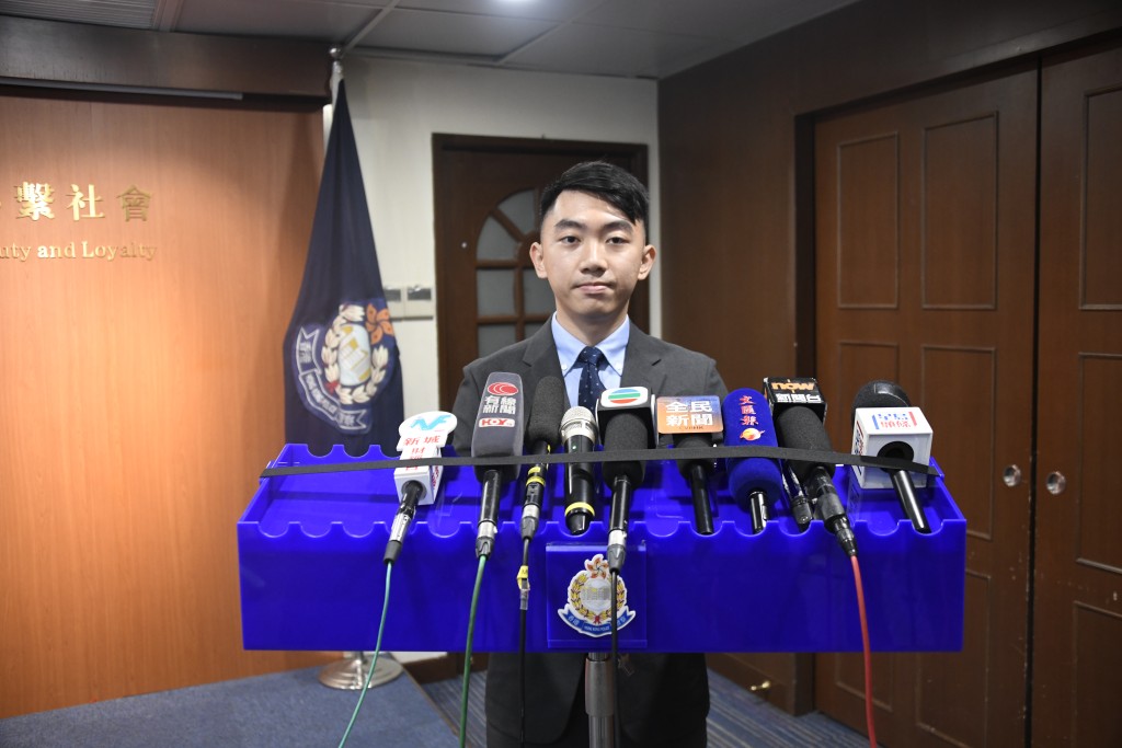 旺角警區刑事調查隊督察葉皓霖簡報案情。 旺角警區刑事調查隊督察葉皓霖簡報案情。 