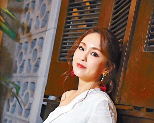 ■Karen在馬來西亞被封為天后,可惜來港發展就停滯不前。