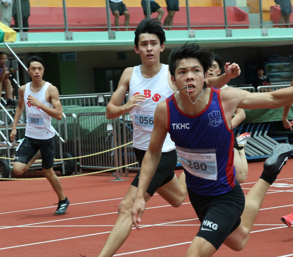 郭俊廷（右）及吴君浩分夺男子100米冠军及季军