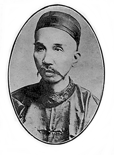 王煜初（1843-1902）王牧师名沾辉，字炳耀，号煜初，东莞官涌乡人。1843年11月在东莞出生，是礼贤会首位华人传道王元深的长子。少时入读礼贤会书馆，受教于叶纳清牧师（Rev. Ferdinand Genahr）门下。1866年王煜初与二弟王谦如同在礼贤会神道学堂毕业，旋获教会分派东莞、新安各地传道。（参考资料：《基督教周报》）