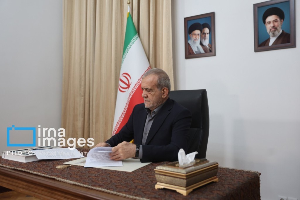 伊朗總統佩澤希齊揚在諒解備忘錄上簽字。X@Iran_in_India 伊朗總統佩澤希齊揚在諒解備忘錄上簽字。X@Iran_in_India