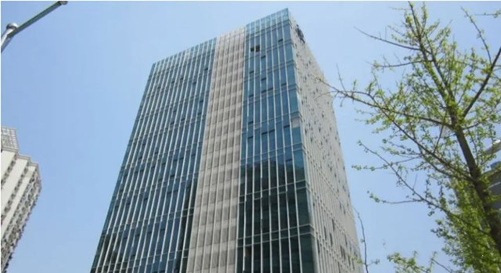 瀛通大厦坐落于黄浦江一线滨江位置，业主刚以14亿人民币买入。