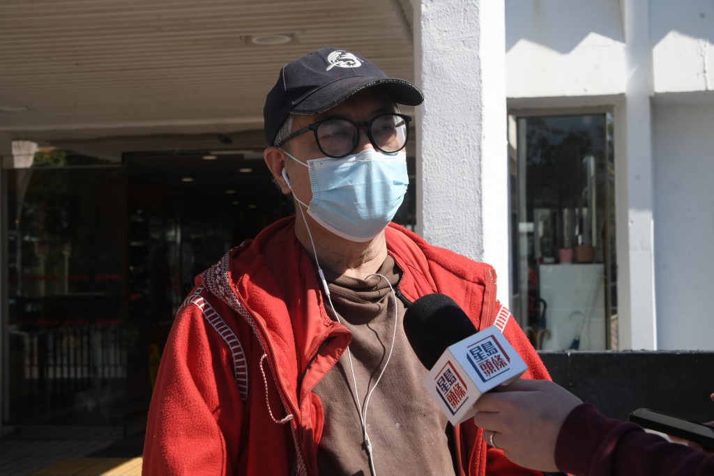 市民黃先生期望預算案能增加醫療津貼，減輕長者負擔。