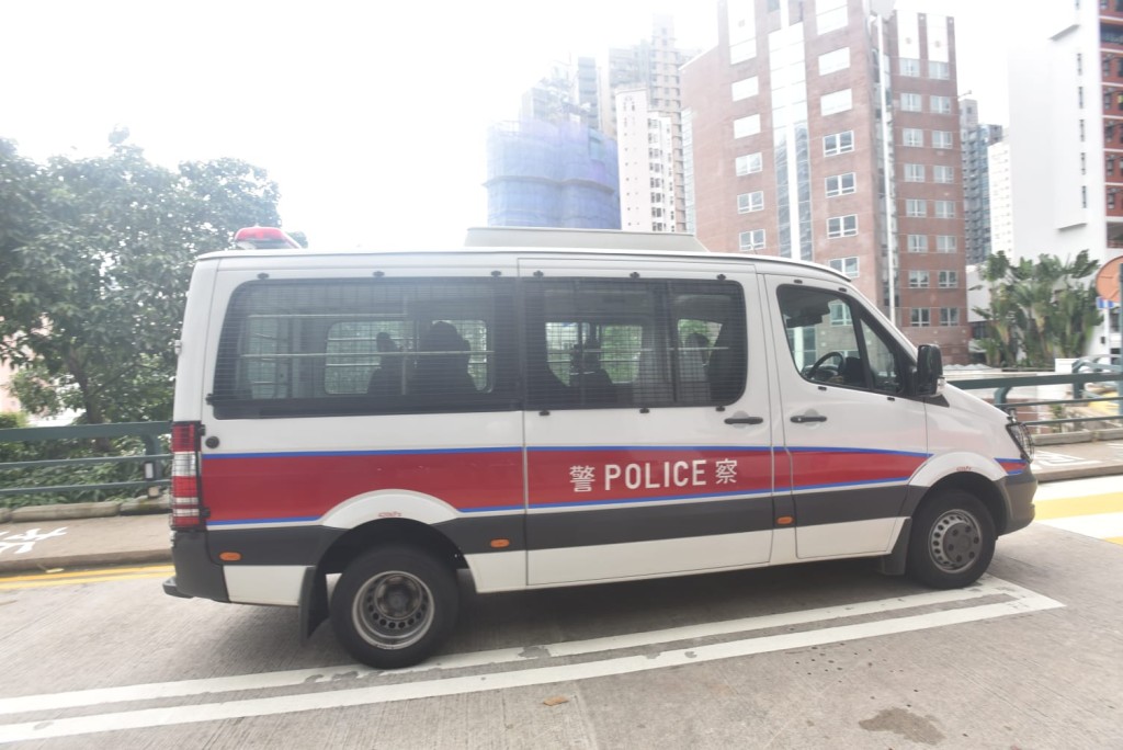 警員往邵逸夫樓處理糾紛。