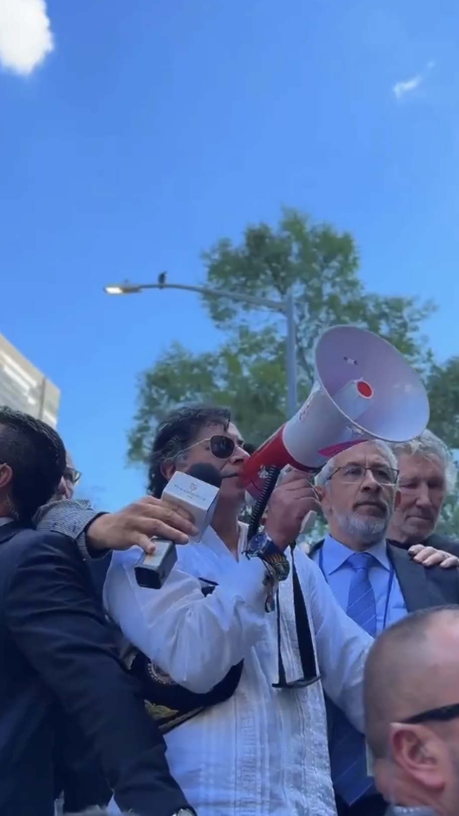 哥倫比亞總統佩特羅在紐約街頭參加挺巴示威並發表演說。 X / Gustavo Petro
