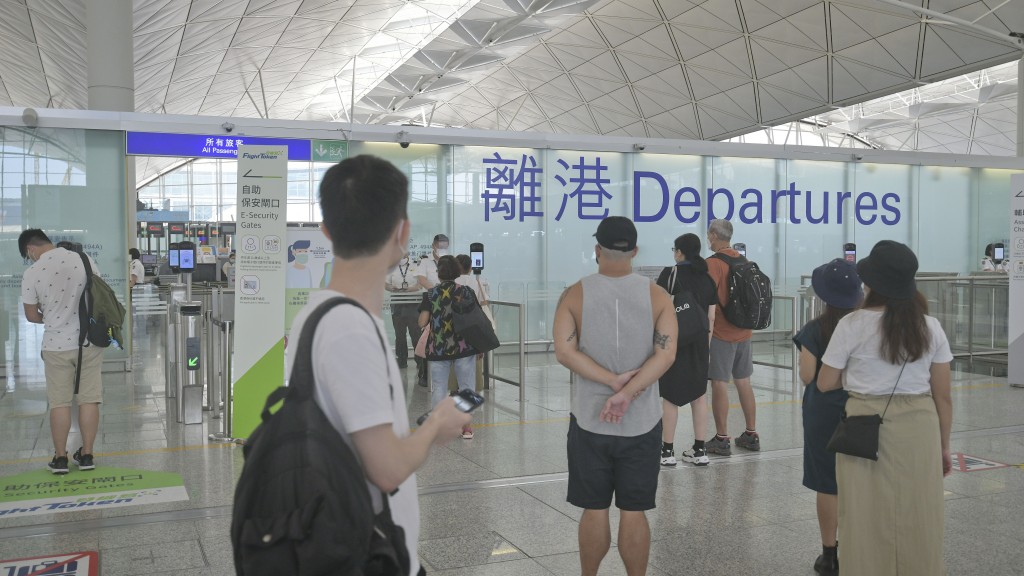 政府指沒有港人移居外地的直接統計數字。 資料圖片