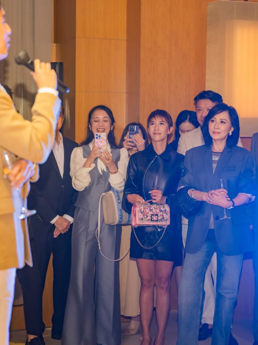 劉嘉玲口中的André背景十分強勁。 劉嘉玲口中的André背景十分強勁。