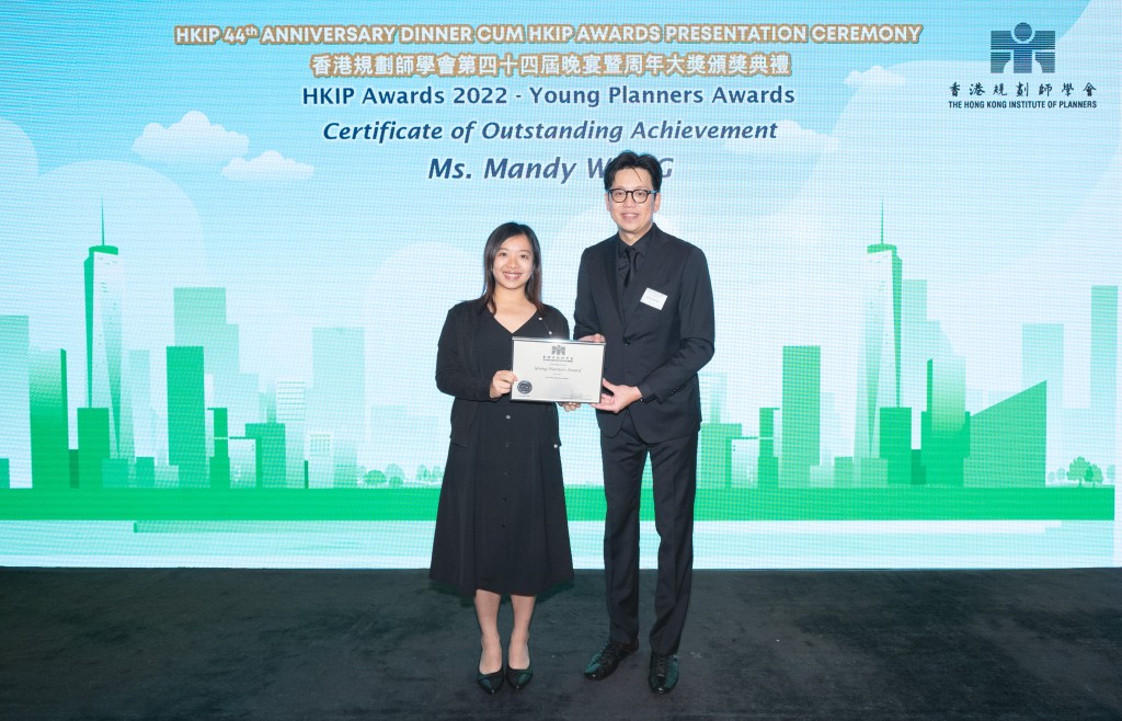 房协策划及发展经理王文君勇夺「青年规划师大奖 —杰出成就奖」。