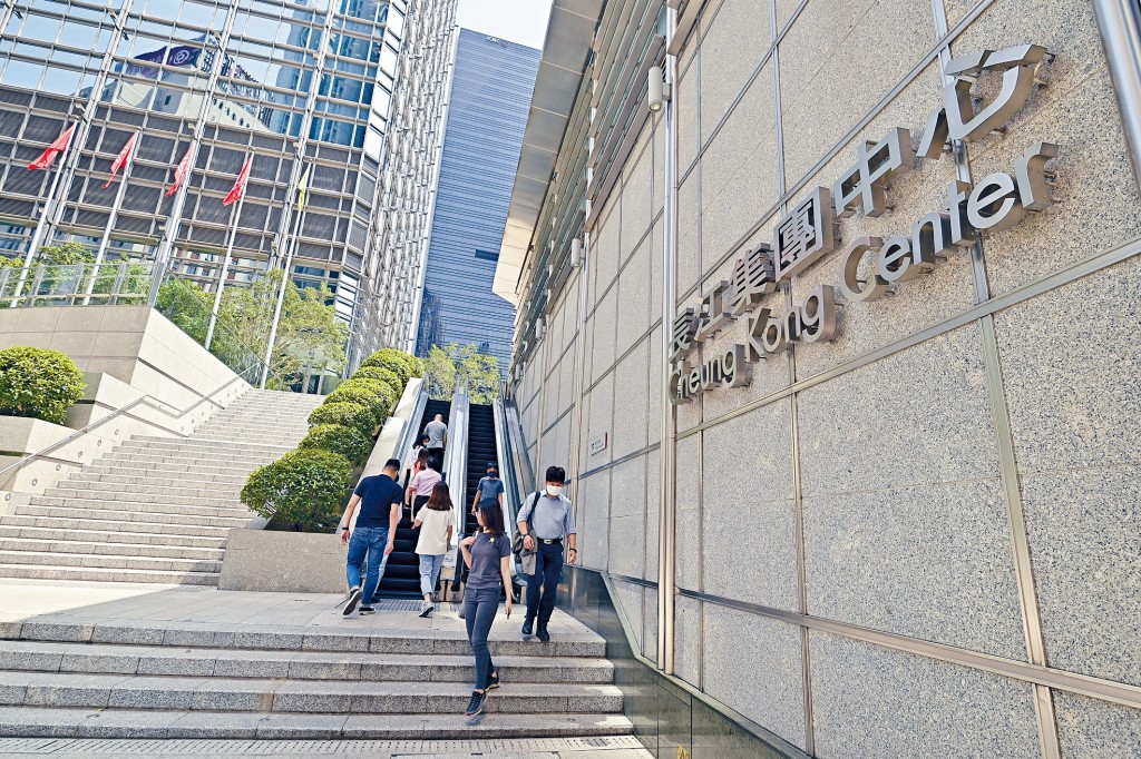 長江基建表示,正考慮在不進行任何集資下,將股份在海外證券交易所進行第二及額外上市。