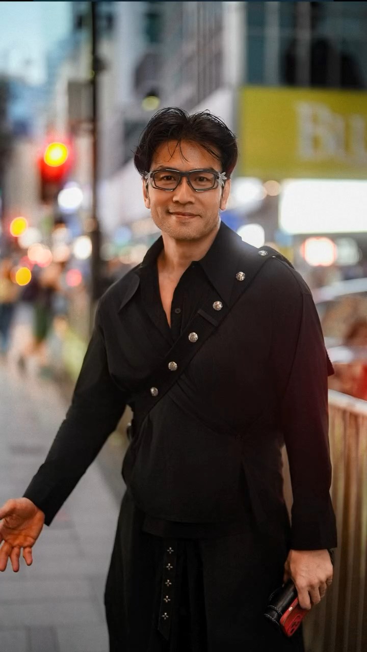 街拍攝影師鏡頭下的唐文龍。（IG@streetsnap.portrait）