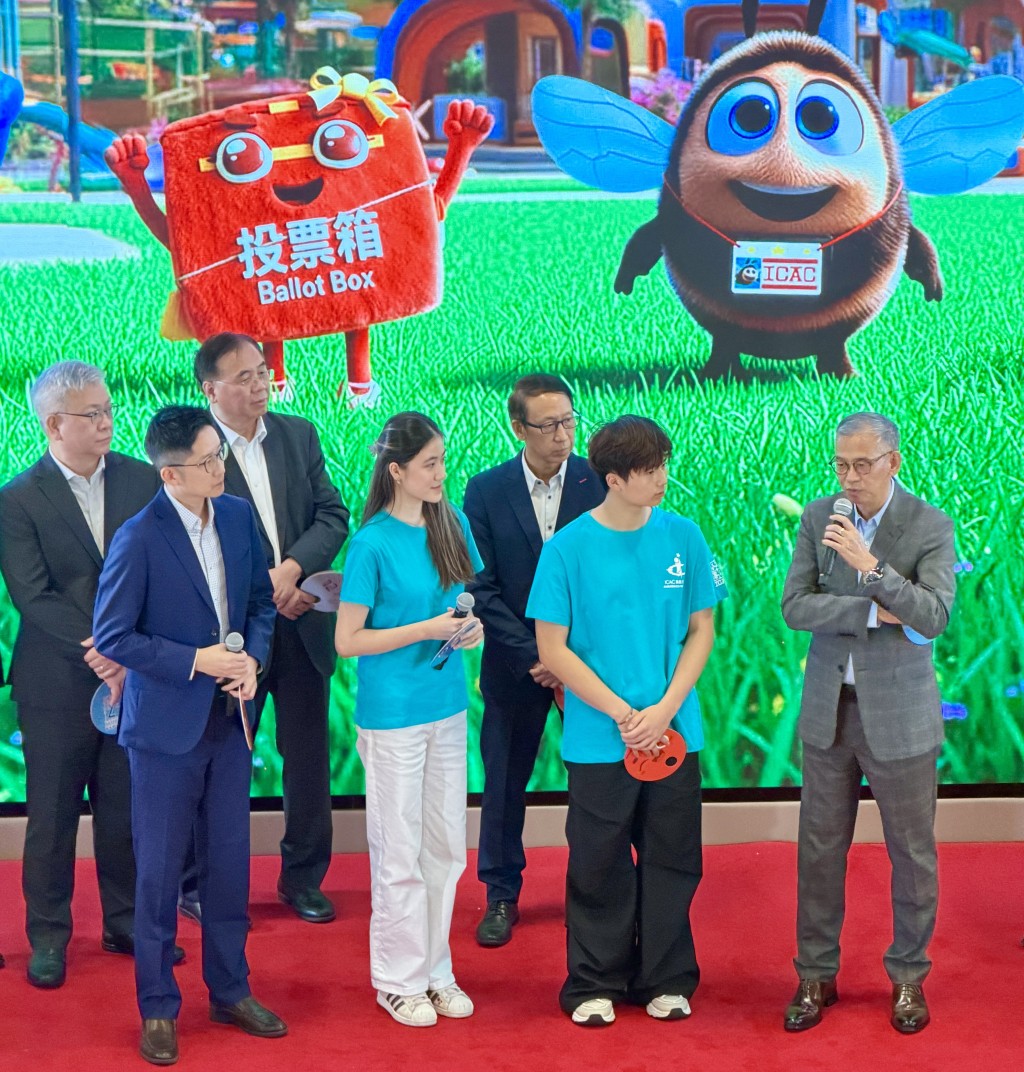 胡英明與大專「iELITE成員」和「廉政大使」以及廉署同事對談交流。