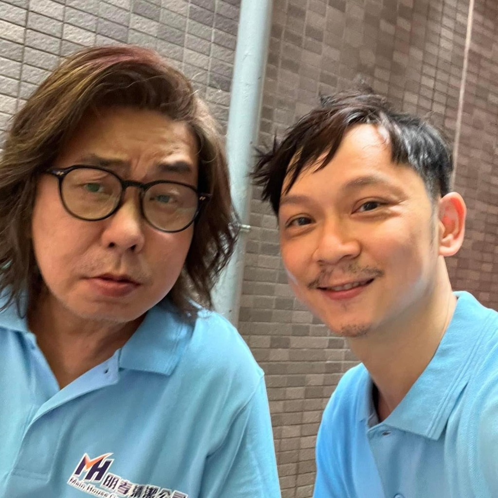邓智坚（右）自演出TVB剧《下流上车族》后声名大噪。