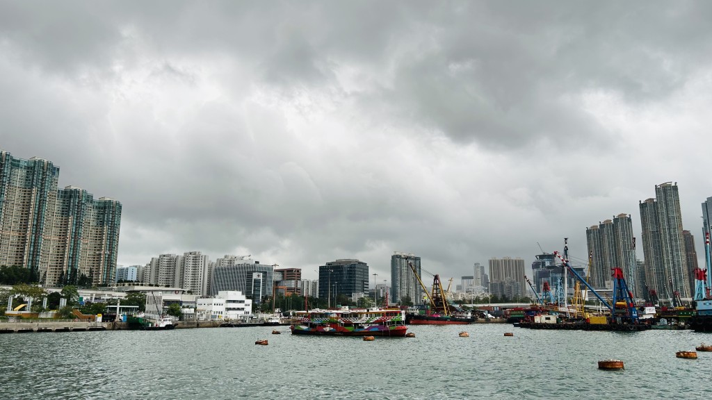 今日大致多雲。 今日大致多雲。