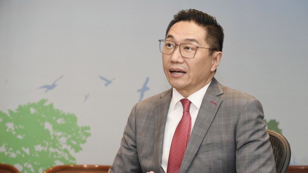 帳委會邵家輝向立法會大會提交調查報告。資料圖片