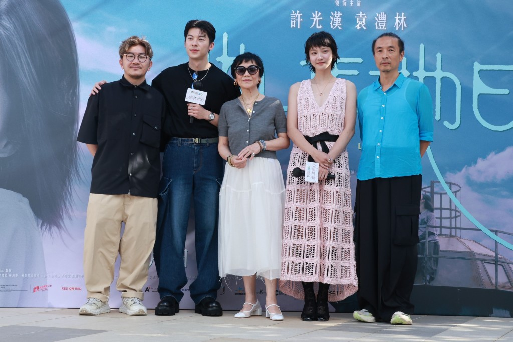 左起《他年她日》導演龔兆平、主演許光漢、監製張艾嘉、主演袁澧林與藝術總監文念中。