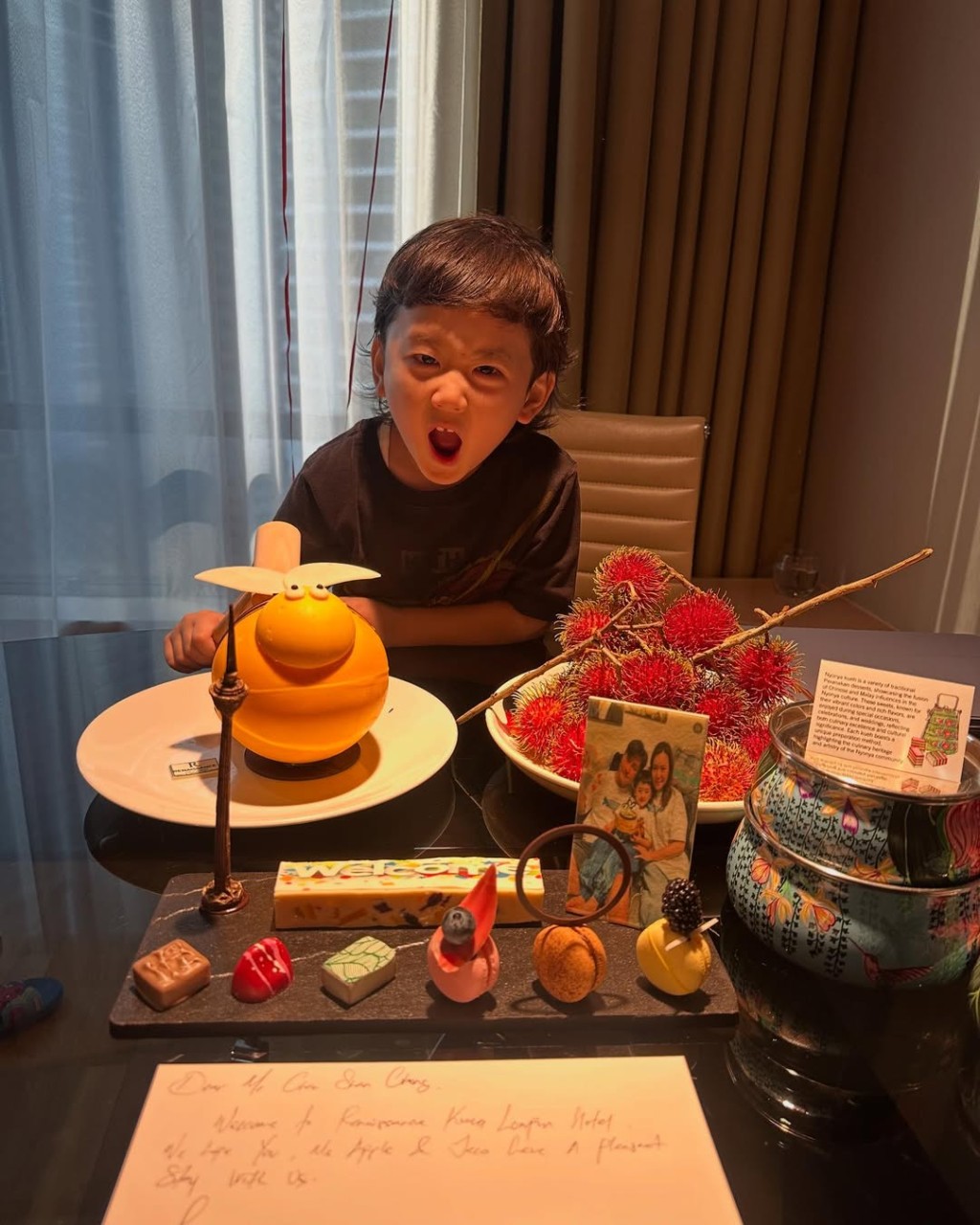 陳山聰囝囝生日連續慶祝多日。 陳山聰囝囝生日連續慶祝多日。