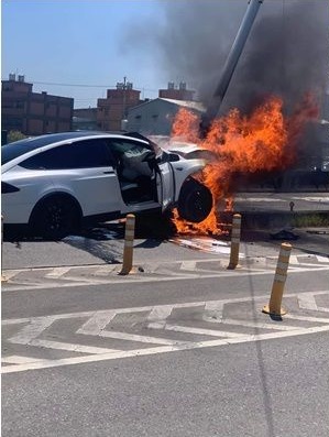 林志穎當日撞車後，私家車立即發生火災。