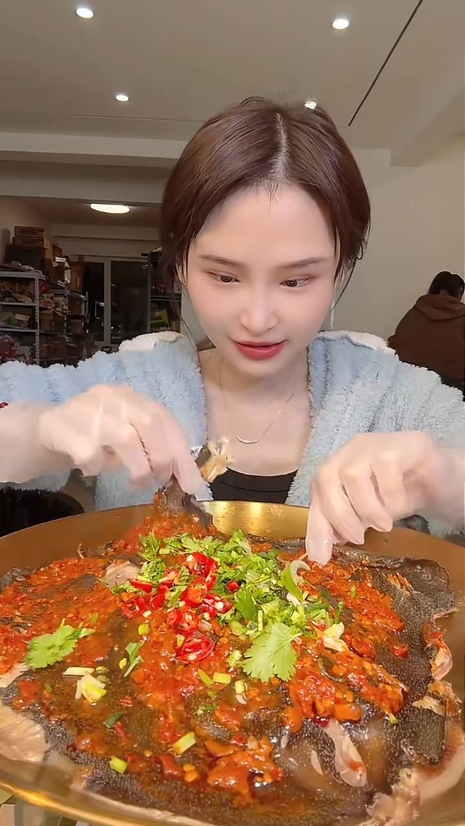 24岁女大胃王“干饭莹莹”疑长期催吐至严重低血钾猝死。