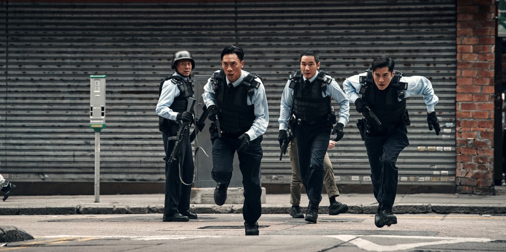 《衝鋒：火拼》左起︰陳國邦、張文傑、方中信、陳家樂調查珠寶店連環劫案。