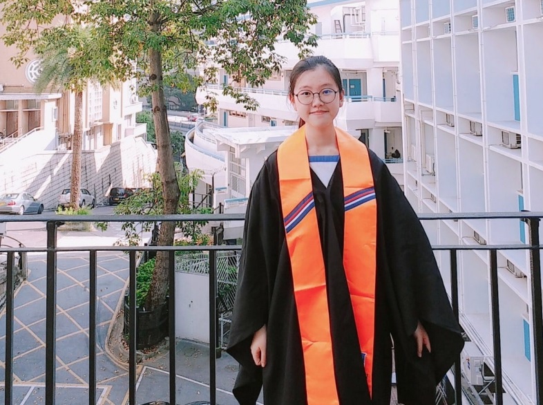 Batsy二○二○年於循道中學畢業。 Batsy二○二○年於循道中學畢業。