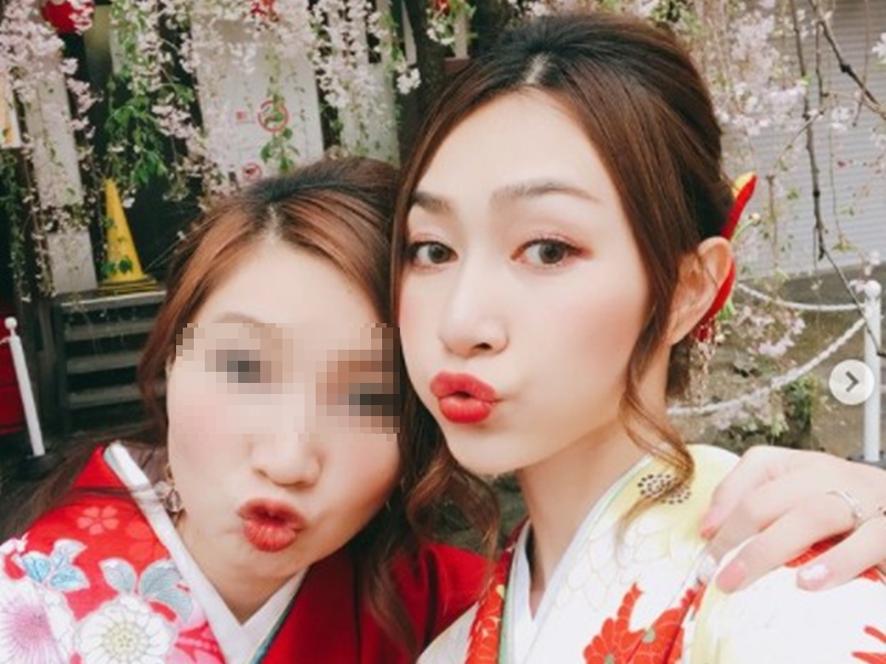 有網民發現，事主是2019年香港小姐冠軍黃嘉雯（右）的胞姊。黃嘉雯IG圖片